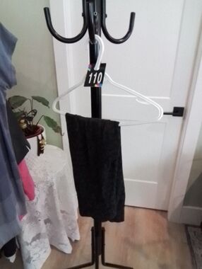 110 lulu camo capris